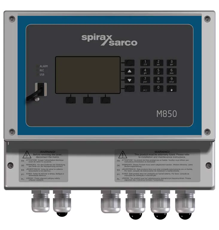Tampak depan dan selubung komputer aliran M850-P yang dipasang pada panel